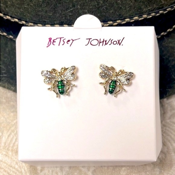 Brand New Betsey Johnson Gold Tone & Vibrant Green Fly Stud Post Earrings - Picture 3 of 12